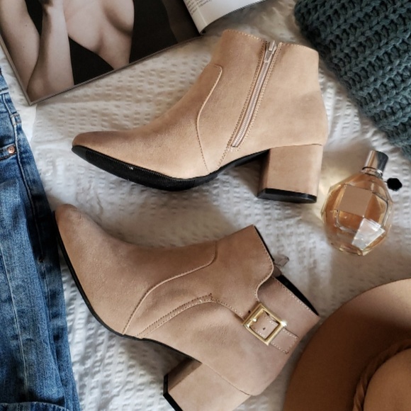 🚨LAST PAIR!//The Nellie// Warm Taupe bootie - Picture 4 of 8